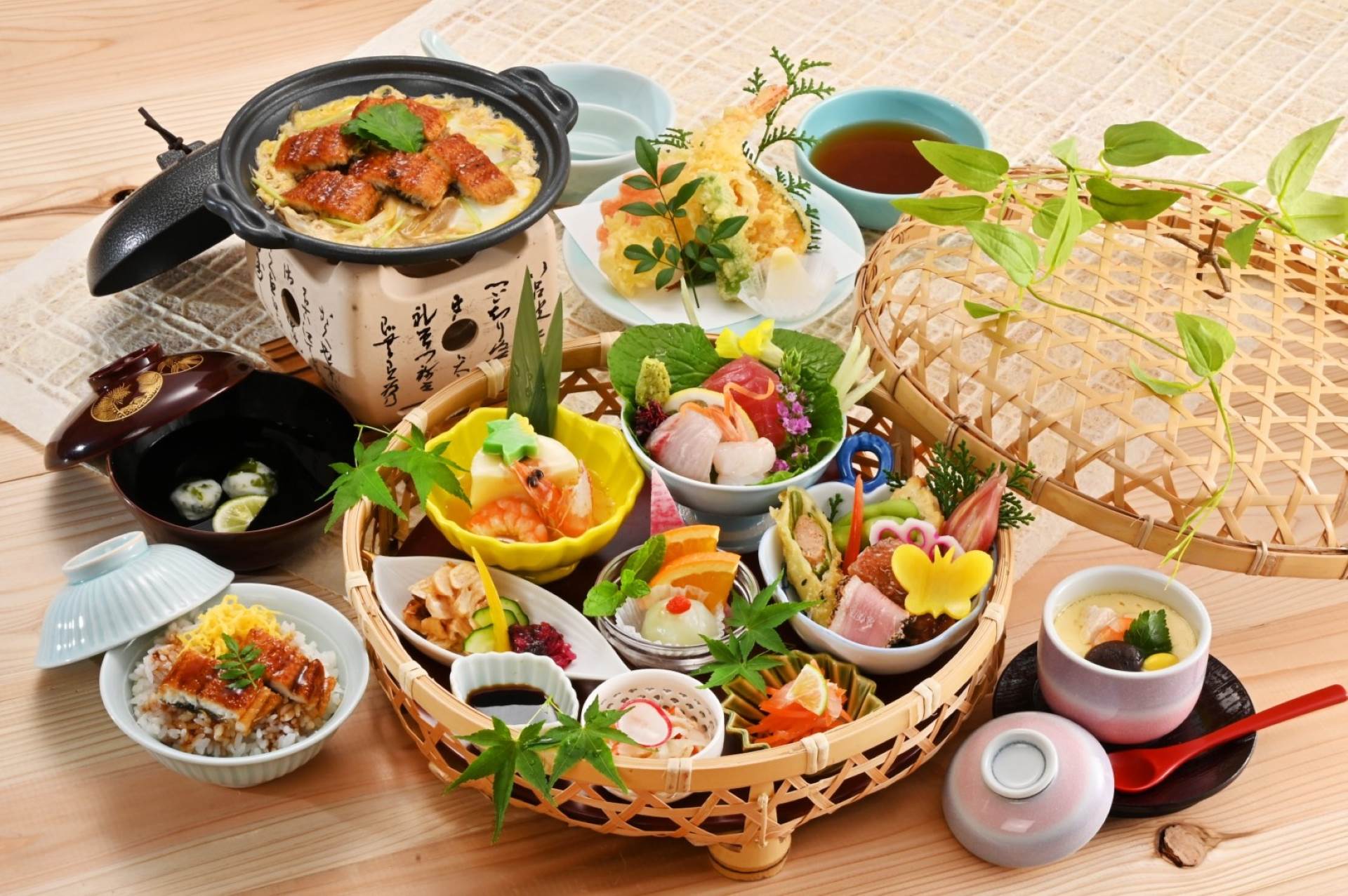 華かご会席御膳 – 庄文亭 仙台市内のお届けお弁当、仕出し料理